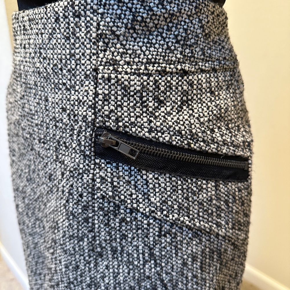 Forever 21 tweed midi skirt. Size M.
